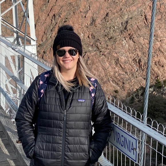 Meet your Posher, Courtney - Picture 1 of 1